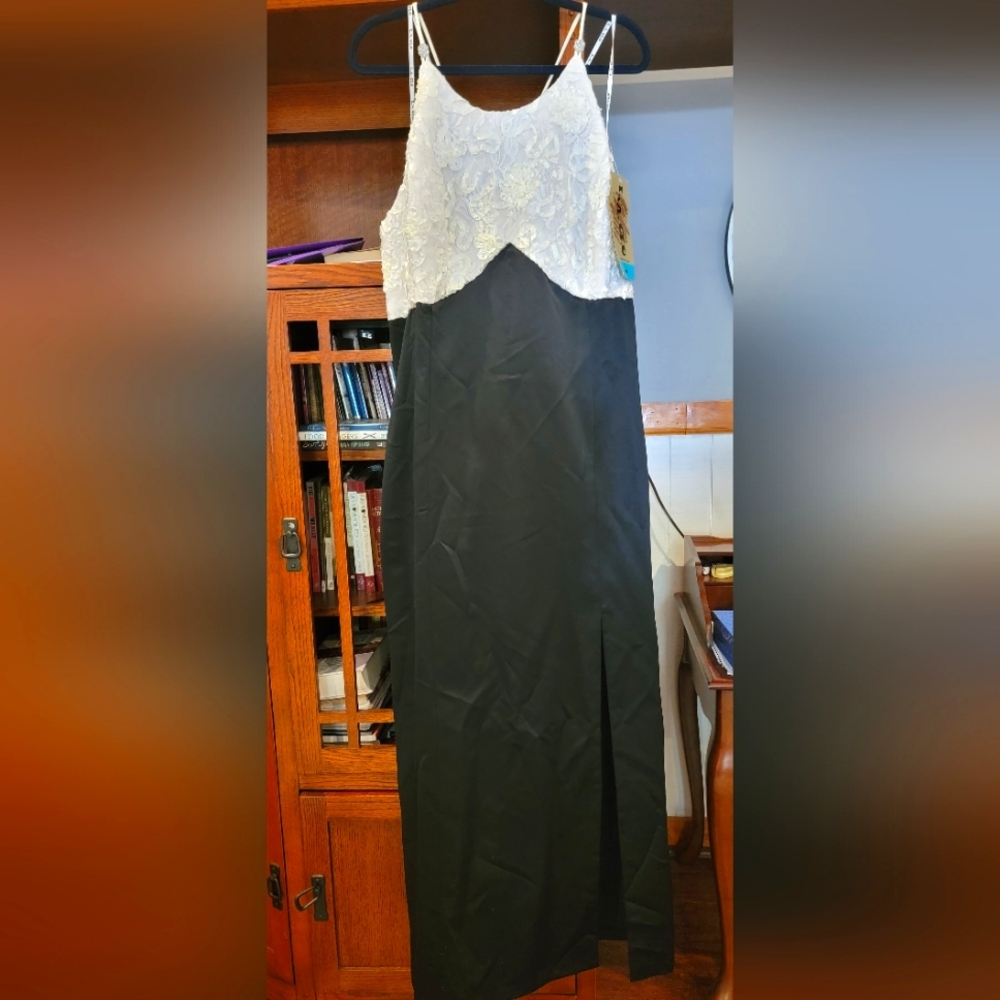Black and White LA Glow Long evening dress. New w/ tags Size 24